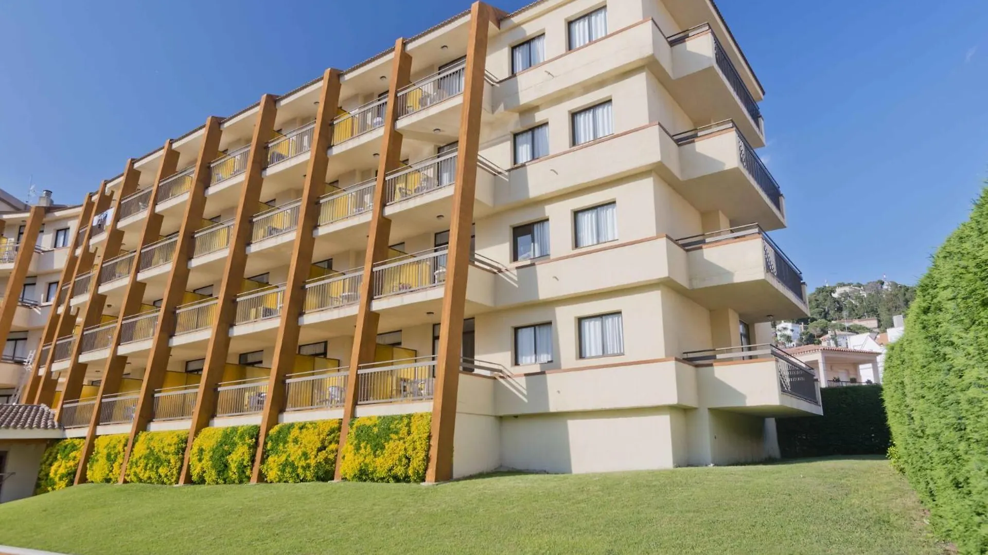 Aparthotel Tossa Park In Tossa De Mar Near Beach Apartment
