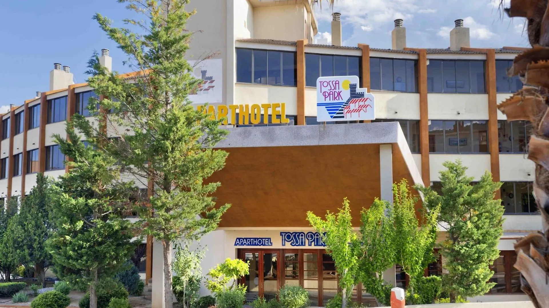 Aparthotel Tossa Park In Tossa De Mar Near Beach Apartment