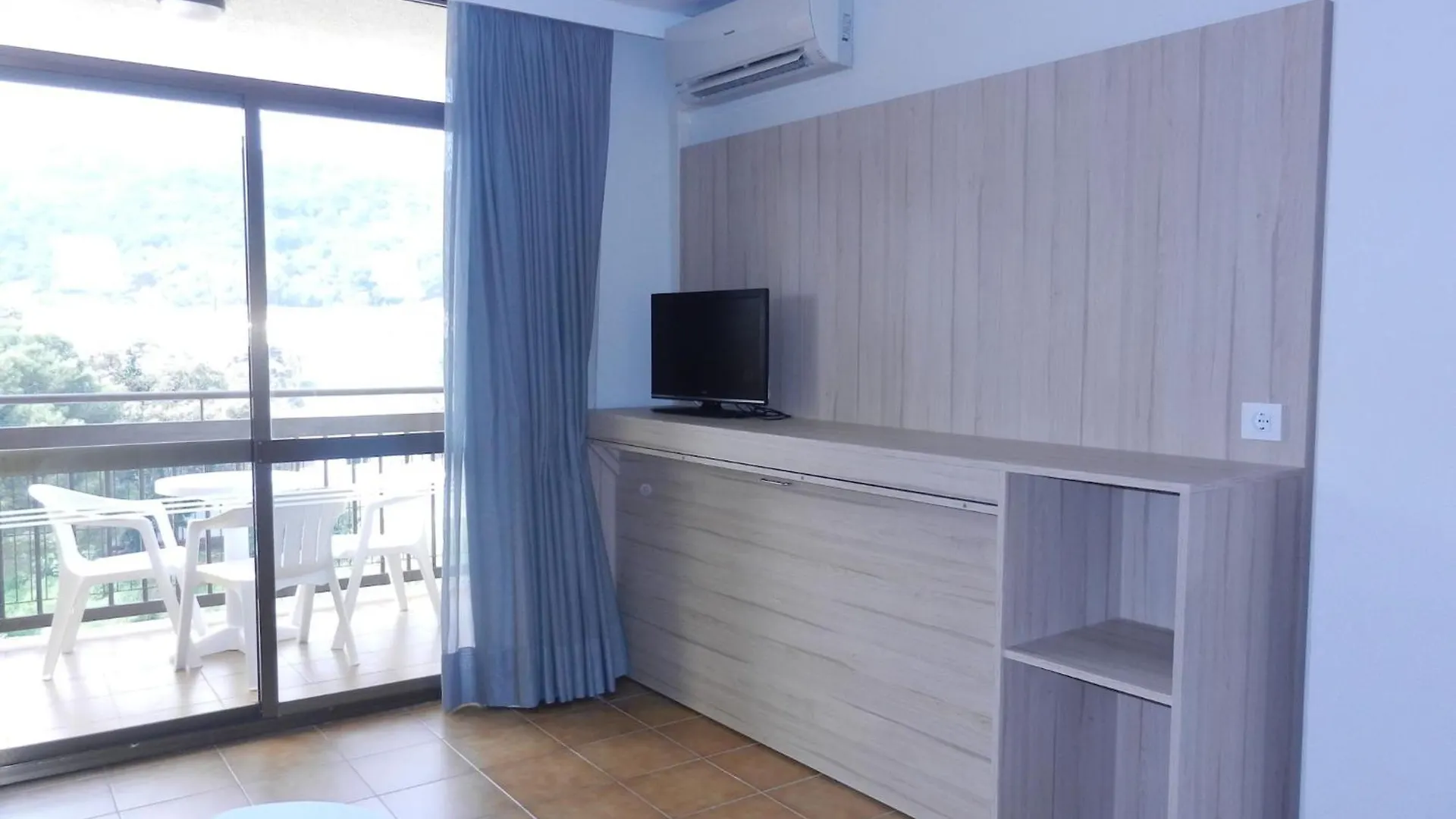 Aparthotel Tossa Park In Tossa De Mar Near Beach