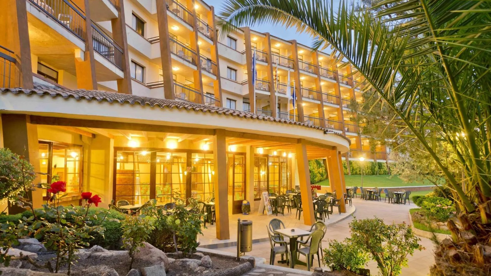 Aparthotel Tossa Park In Tossa De Mar Near Beach 0*,