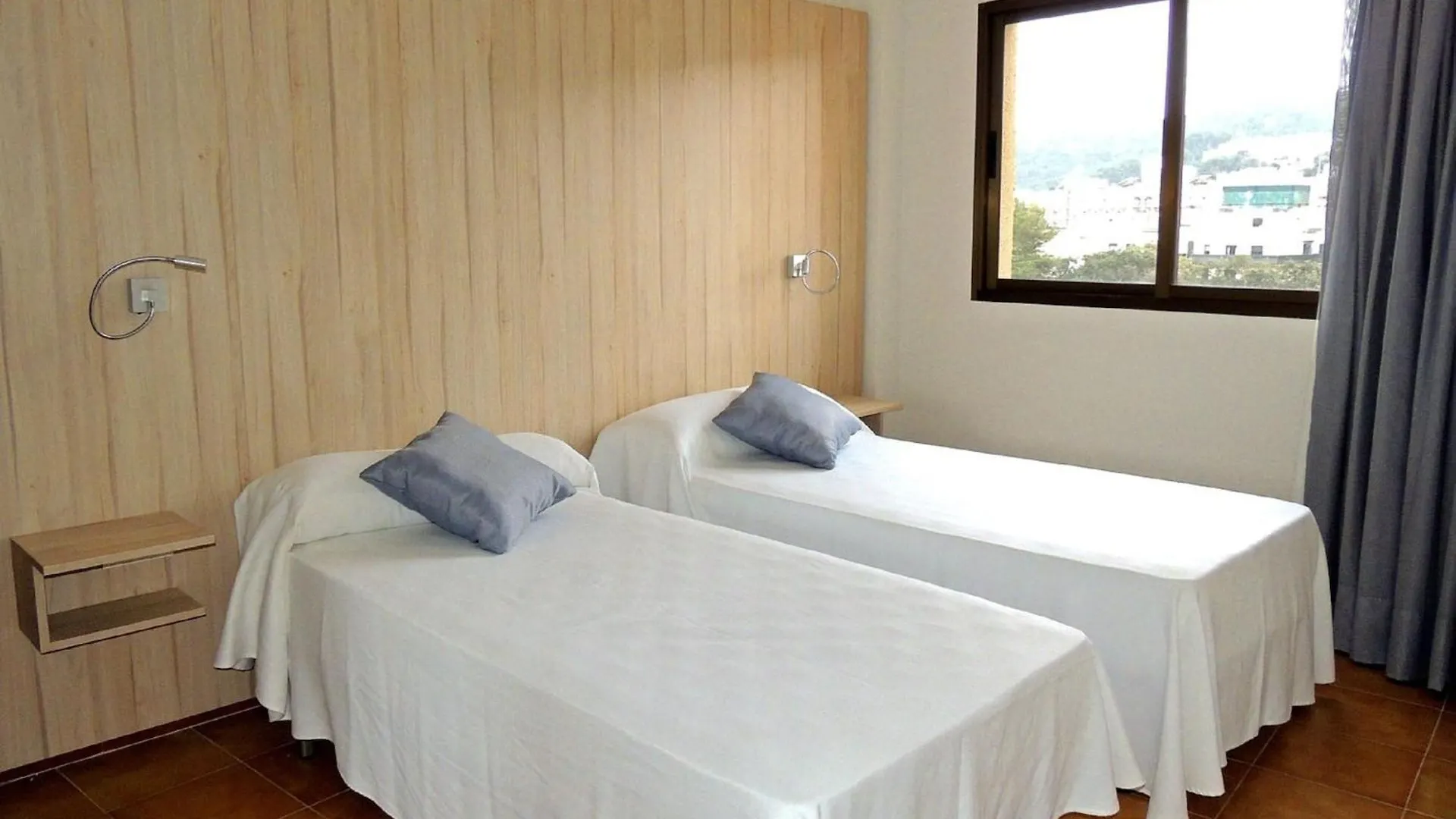 Aparthotel Tossa Park In Tossa De Mar Near Beach 0*,
