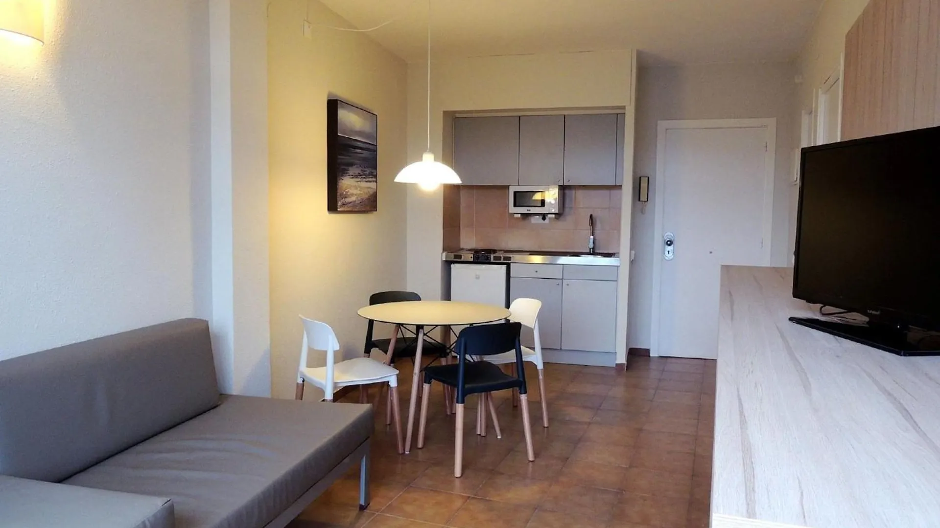 Aparthotel Tossa Park In Tossa De Mar Near Beach